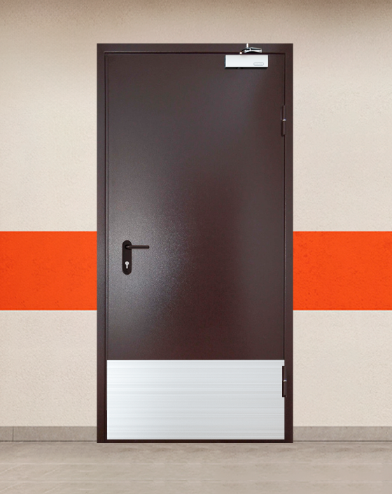 Противопожарная однопольная коричневая дверь порошковым напылением EIS 30 с широким отбойником
