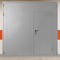 Ворота металлические двустворчатые серая с дверью без доводчика